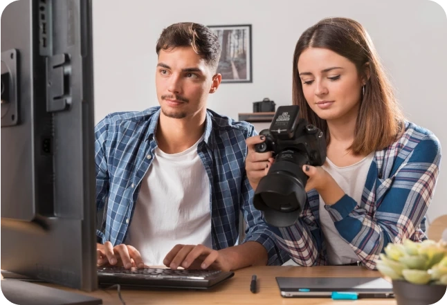 Keuntungan Speaktor untuk penerbit, dengan fokus pada distribusi konten yang disederhanakan, opsi aksesibilitas, dan alat keterlibatan audiens.